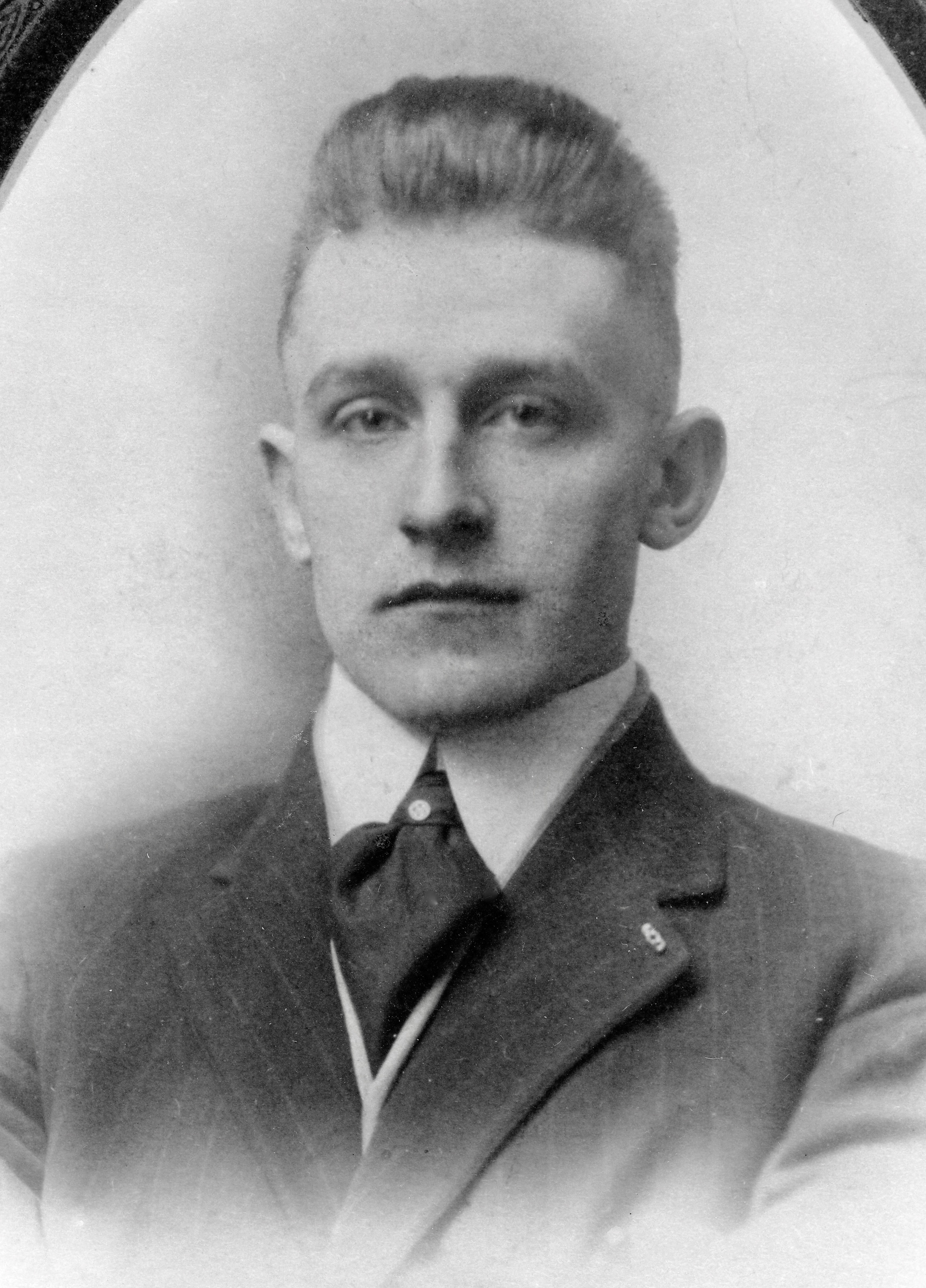 DC321F0D-BD94-486C-9385-689971C6EC1E_1_201_a